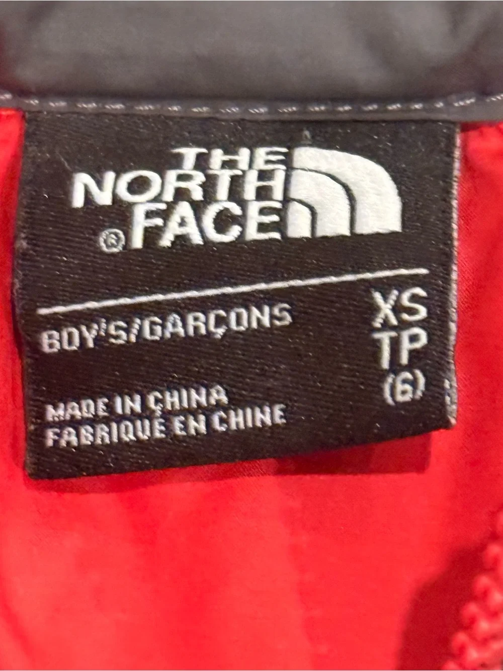 The North Face Boys’ Andes Jacket 550 goose down XS (6) gray and red puffer